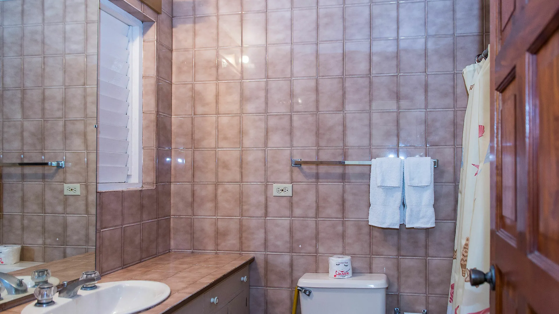 Villa Viento Tower Isle Hotel